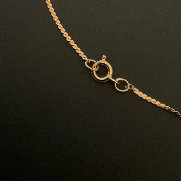 Pretty gold filled heart locket on chain. - Picture 8 of 8